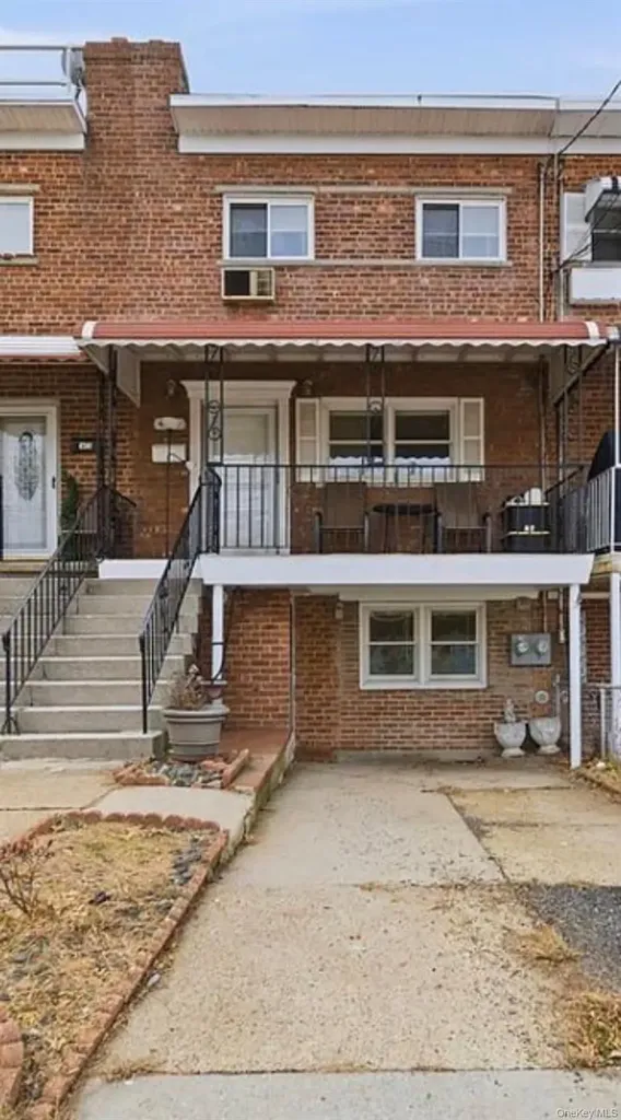 4246 E Tremont Avenue Bronx NY 10465