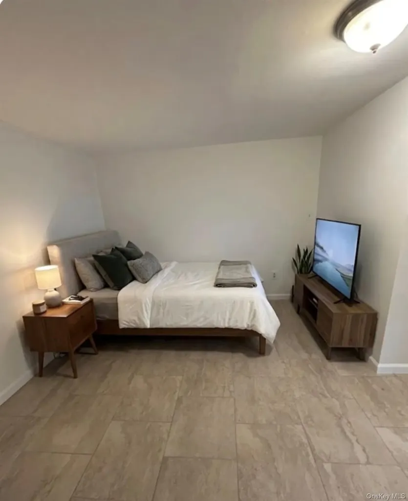 4246 E Tremont Avenue Bronx NY 10465