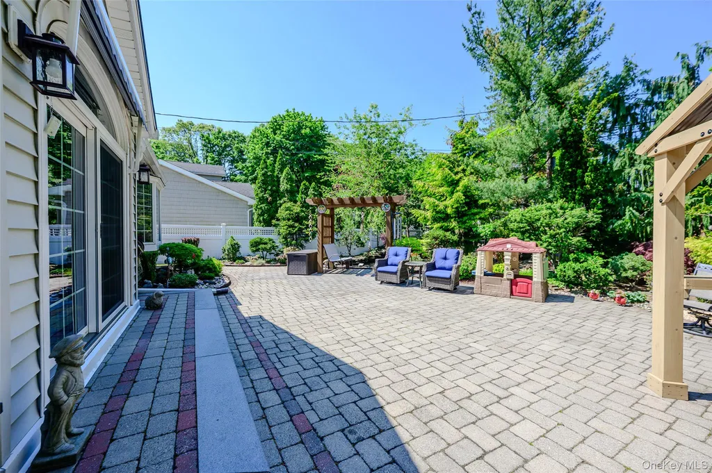 10 Dorset Lane Rockville Centre NY 11570