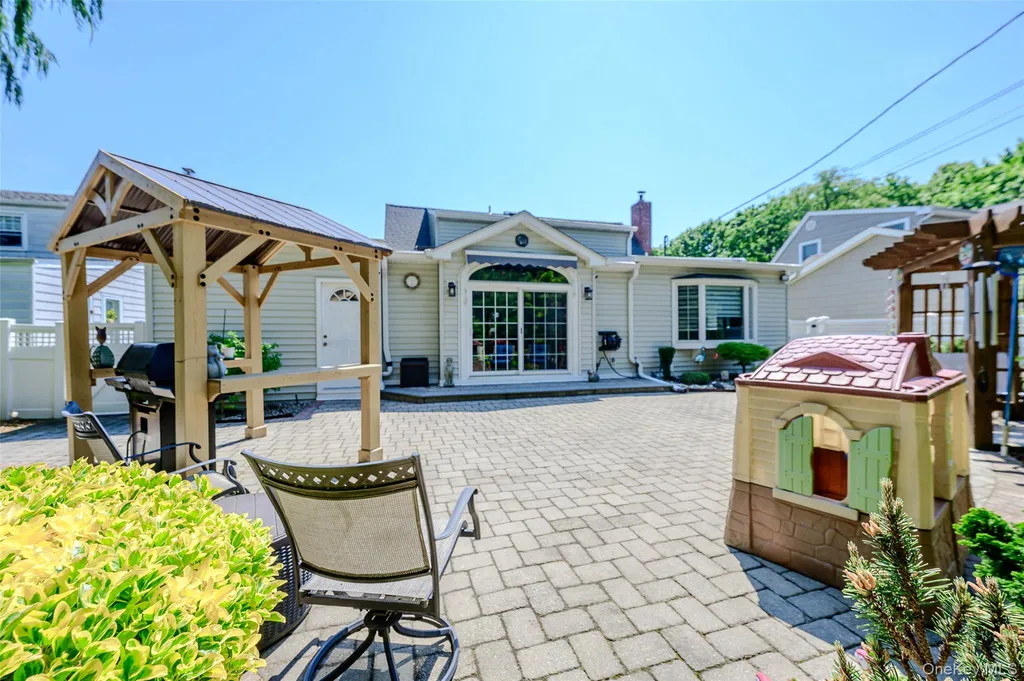 10 Dorset Lane Rockville Centre NY 11570