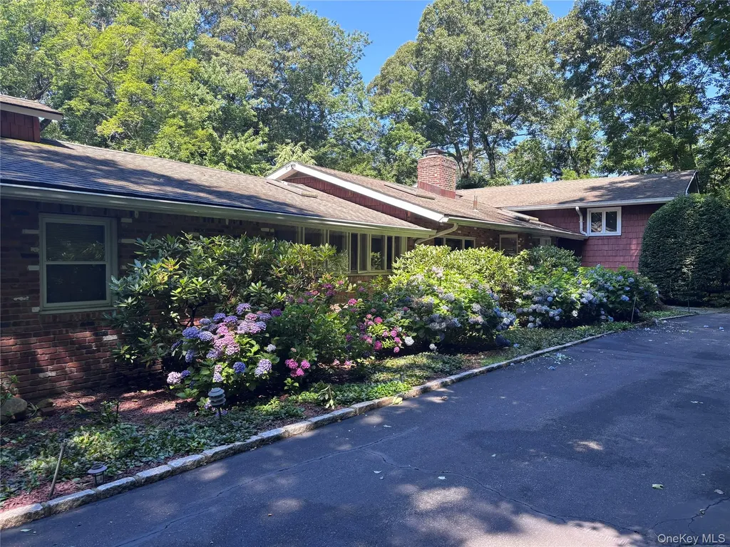 15 Tappentown Lane Brookville NY 11545