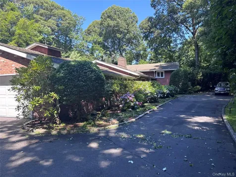 15 Tappentown Lane Brookville NY 11545