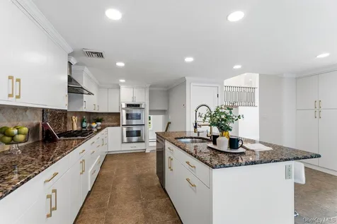 12 E Park Drive Old Bethpage NY 11804