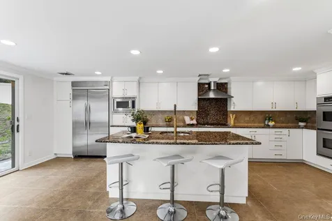 12 E Park Drive Old Bethpage NY 11804