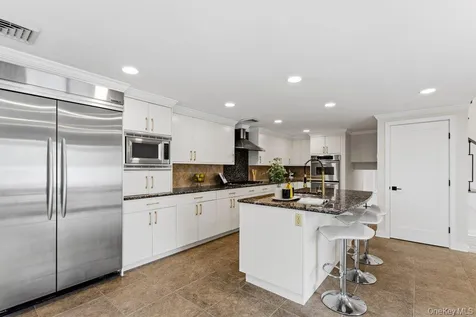 12 E Park Drive Old Bethpage NY 11804
