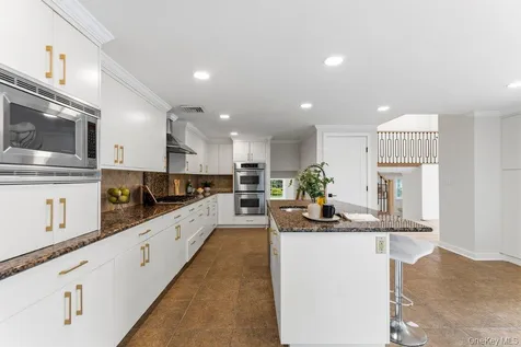 12 E Park Drive Old Bethpage NY 11804