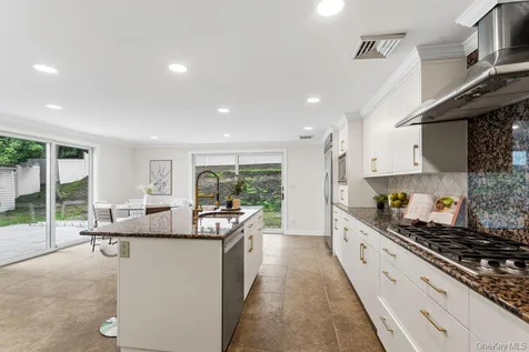 12 E Park Drive Old Bethpage NY 11804