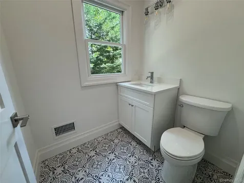 9 First Street Glenwood Landing NY 11547