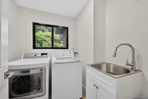 230 E Middle Patent Road Bedford NY 10506