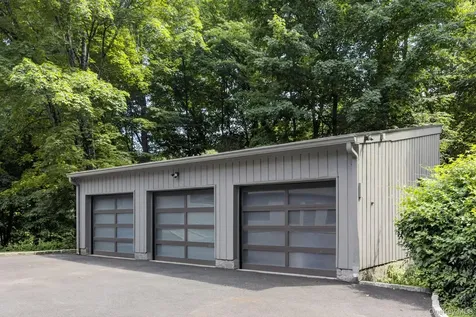 230 E Middle Patent Road Bedford NY 10506