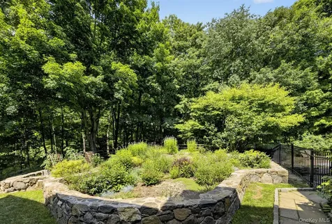 230 E Middle Patent Road Bedford NY 10506