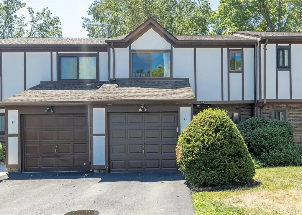 12 Amber Court Poughkeepsie NY 12603