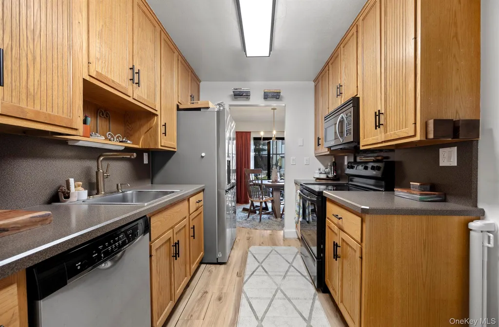 12 Amber Court Poughkeepsie NY 12603