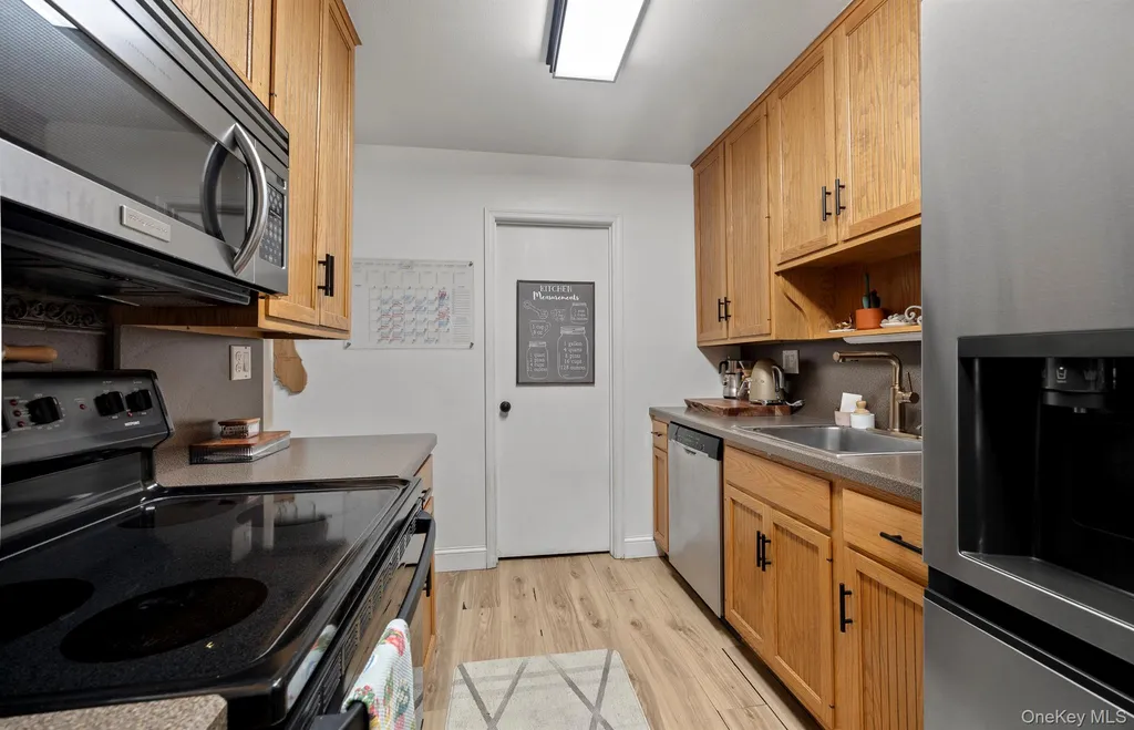 12 Amber Court Poughkeepsie NY 12603