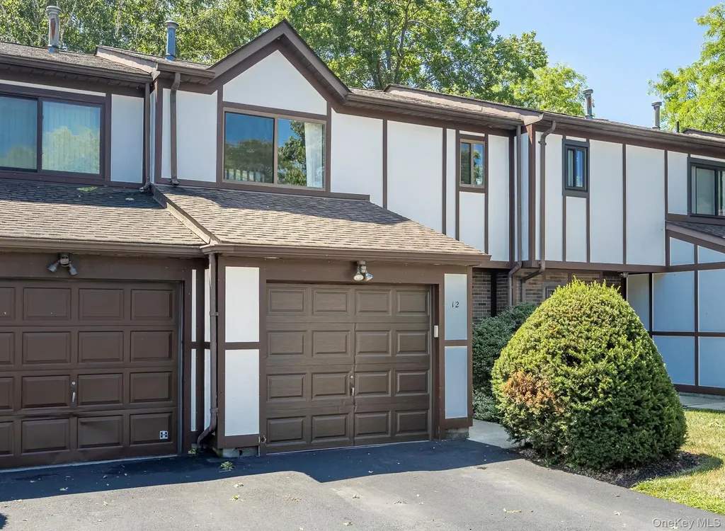 12 Amber Court Poughkeepsie NY 12603