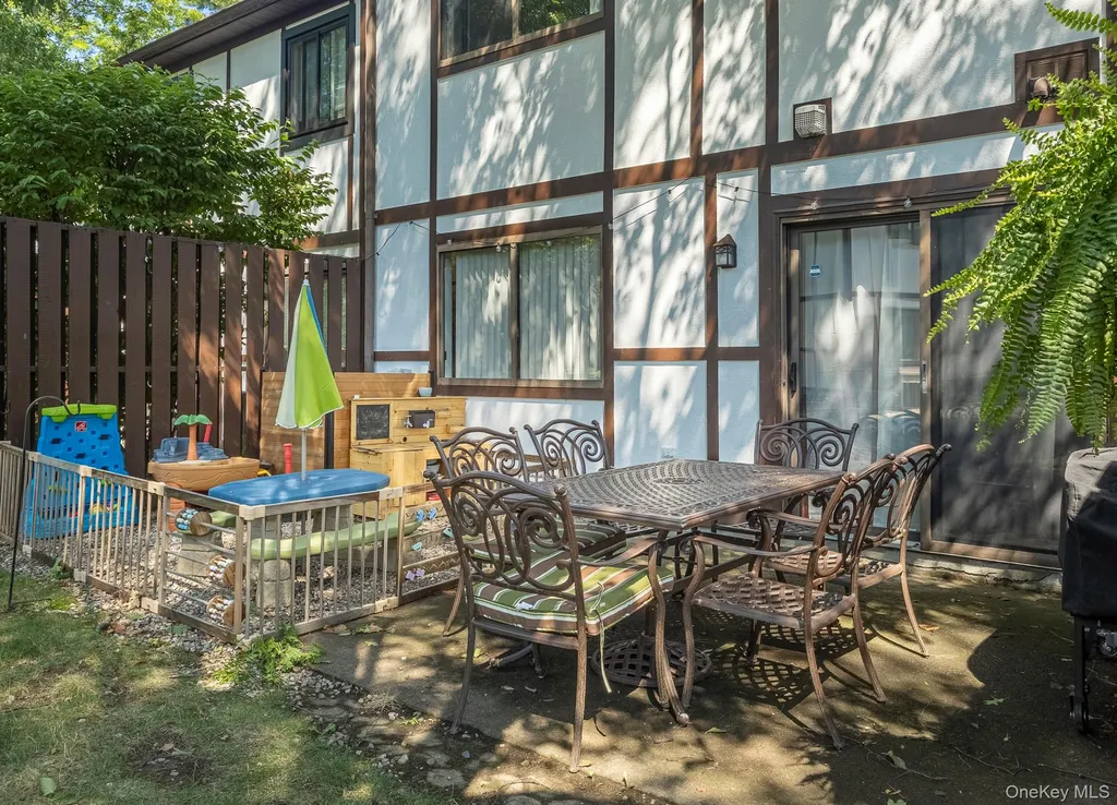 12 Amber Court Poughkeepsie NY 12603