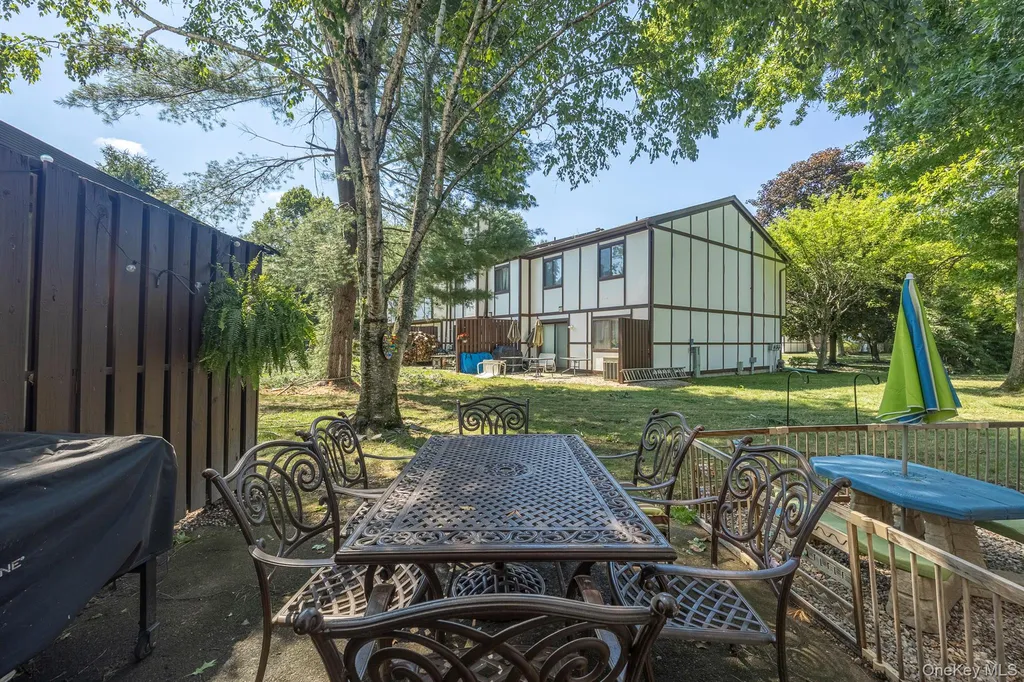 12 Amber Court Poughkeepsie NY 12603