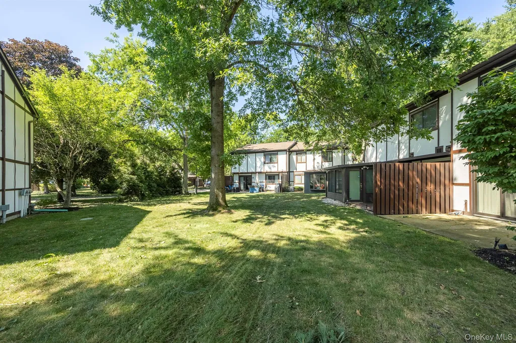 12 Amber Court Poughkeepsie NY 12603