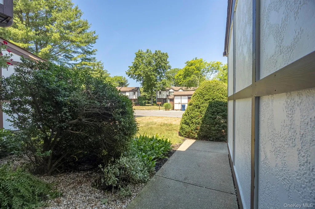 12 Amber Court Poughkeepsie NY 12603