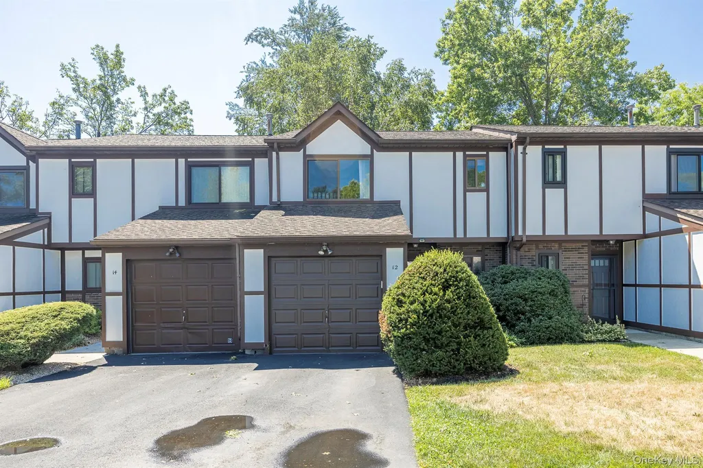 12 Amber Court Poughkeepsie NY 12603