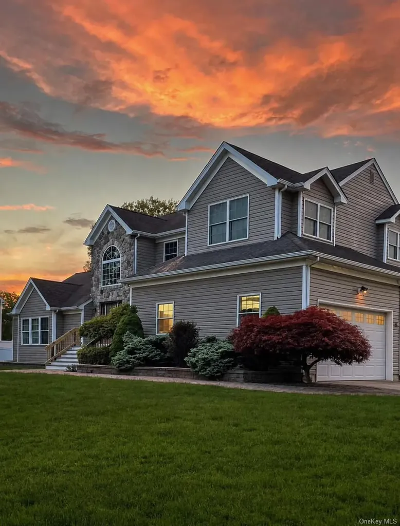 3 Dixon Street Yaphank NY 11980