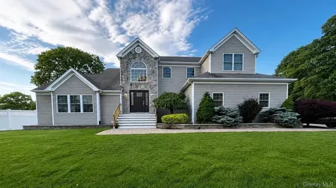 3 Dixon Street Yaphank NY 11980