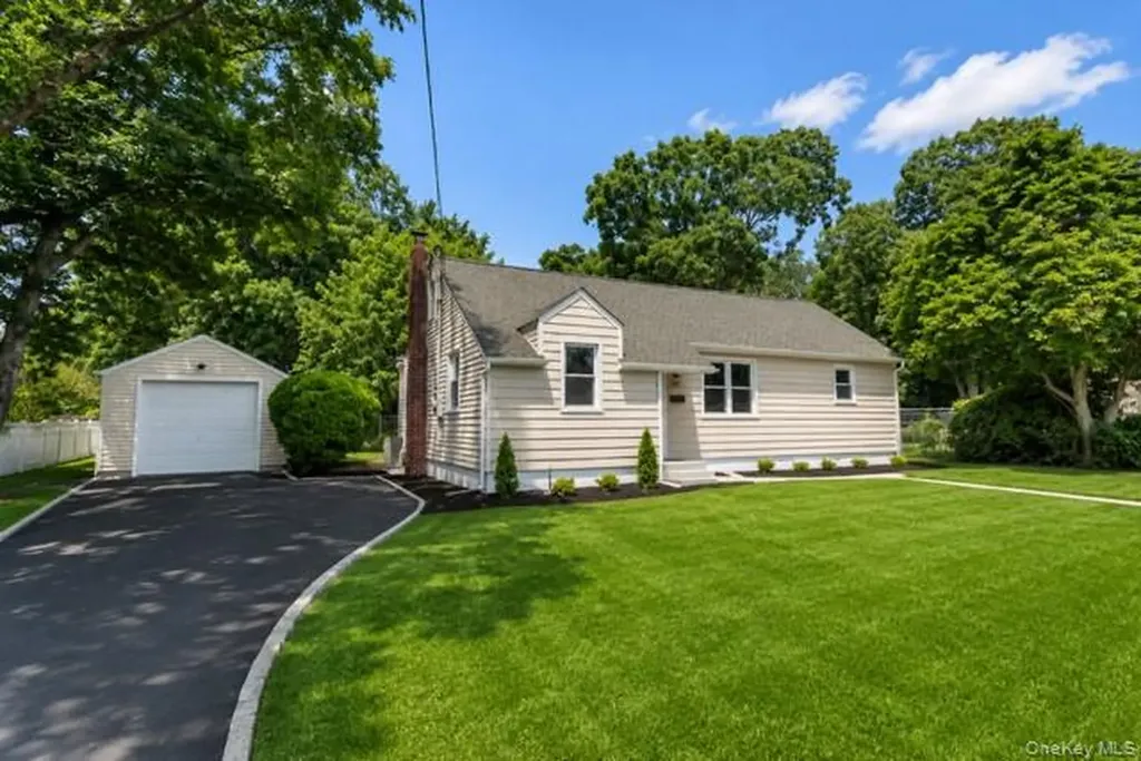 1340 Manor Lane Bay Shore NY 11706