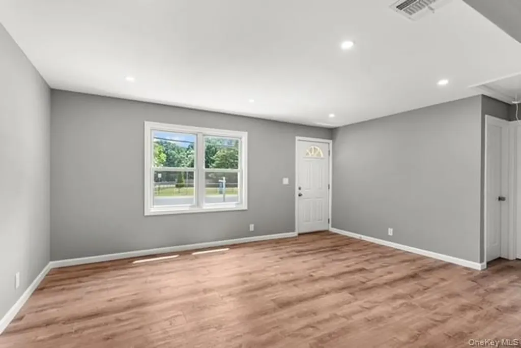 1340 Manor Lane Bay Shore NY 11706