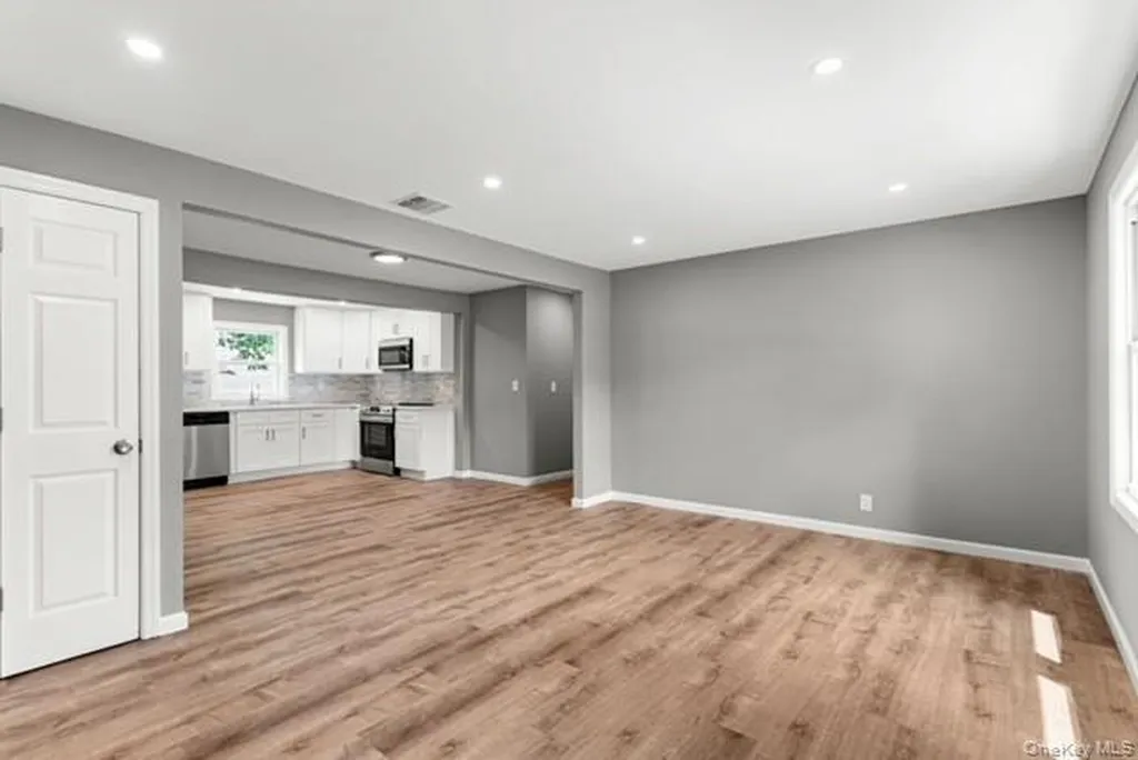 1340 Manor Lane Bay Shore NY 11706