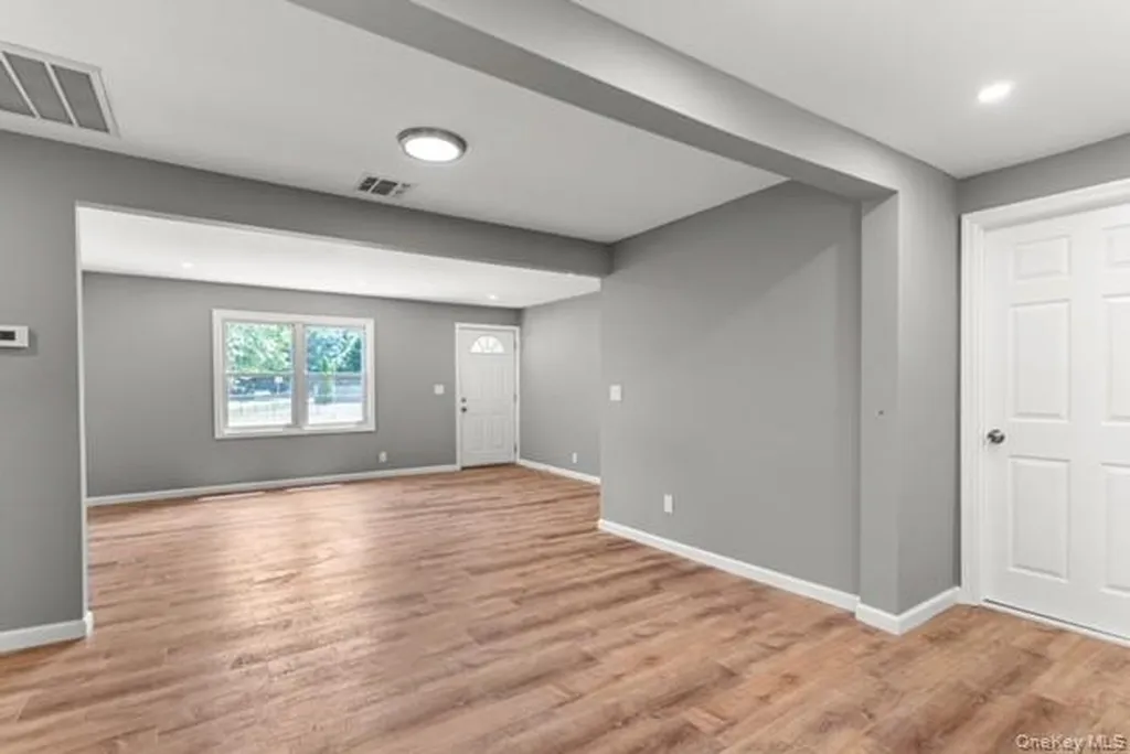 1340 Manor Lane Bay Shore NY 11706