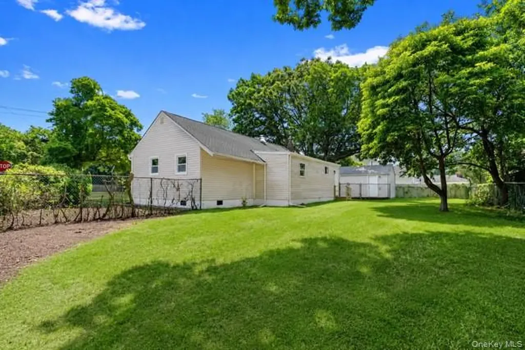 1340 Manor Lane Bay Shore NY 11706