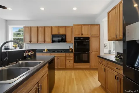 236 Buttonwood Way Hopewell Junction NY 12533