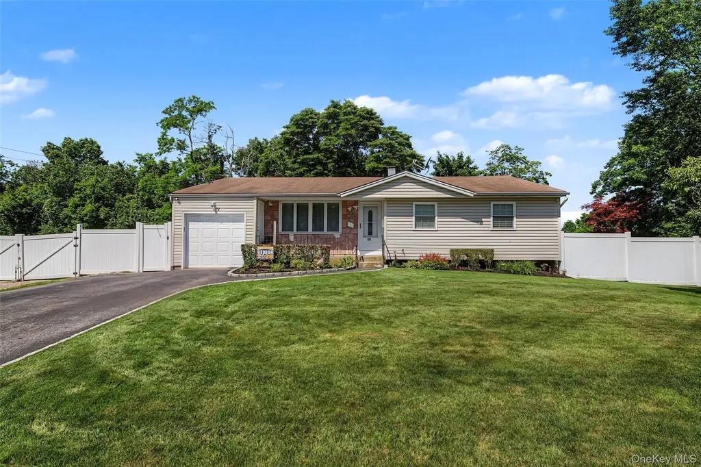 46 Oakland Avenue Central Islip NY 11722