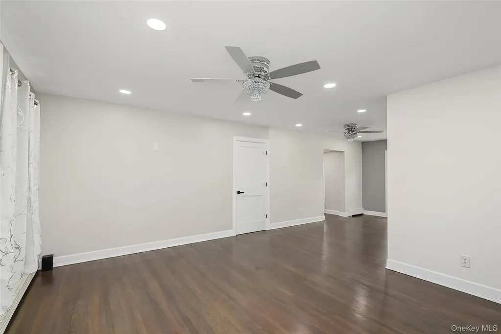 46 Oakland Avenue Central Islip NY 11722