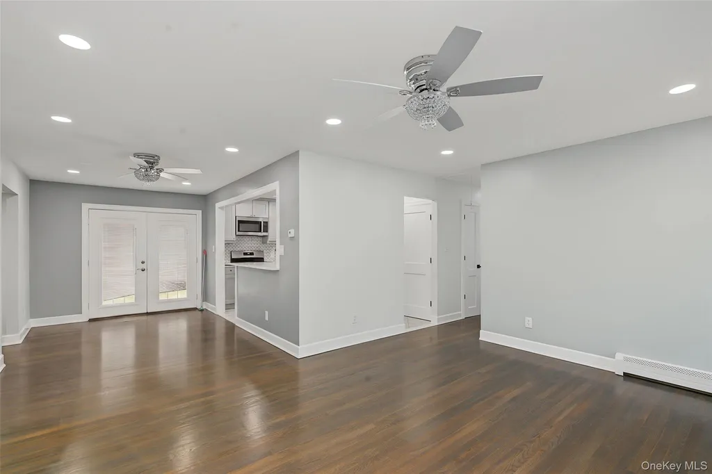 46 Oakland Avenue Central Islip NY 11722