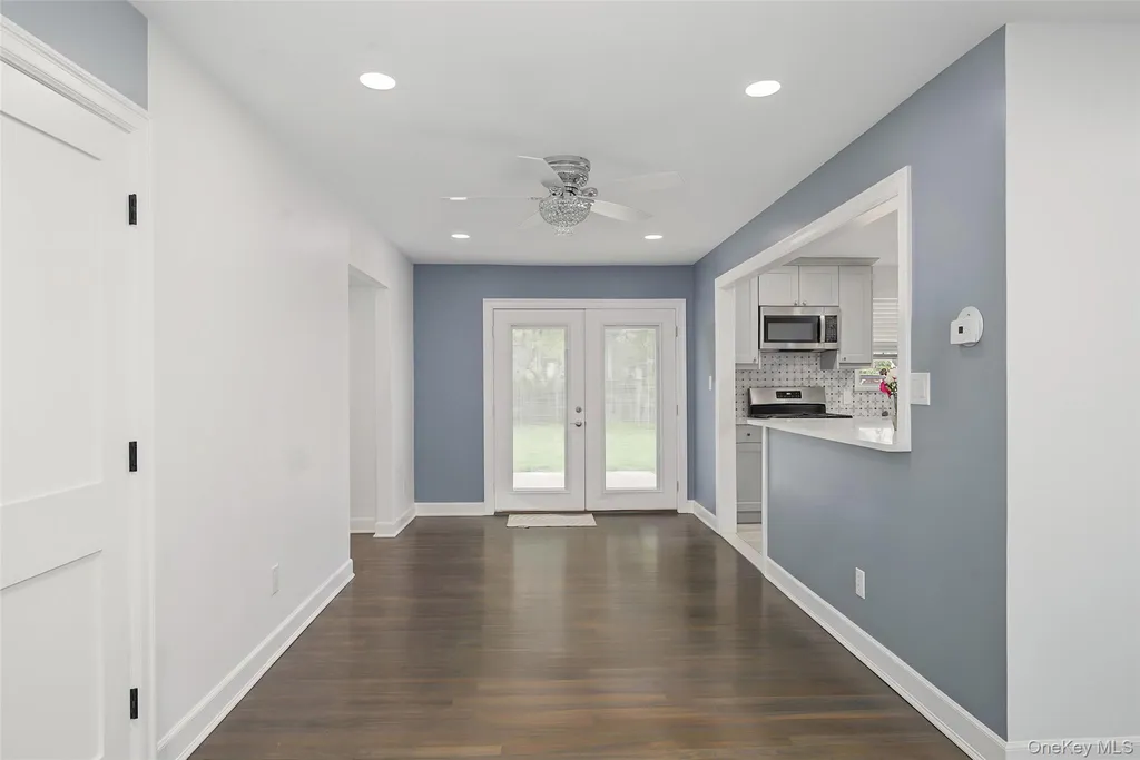 46 Oakland Avenue Central Islip NY 11722