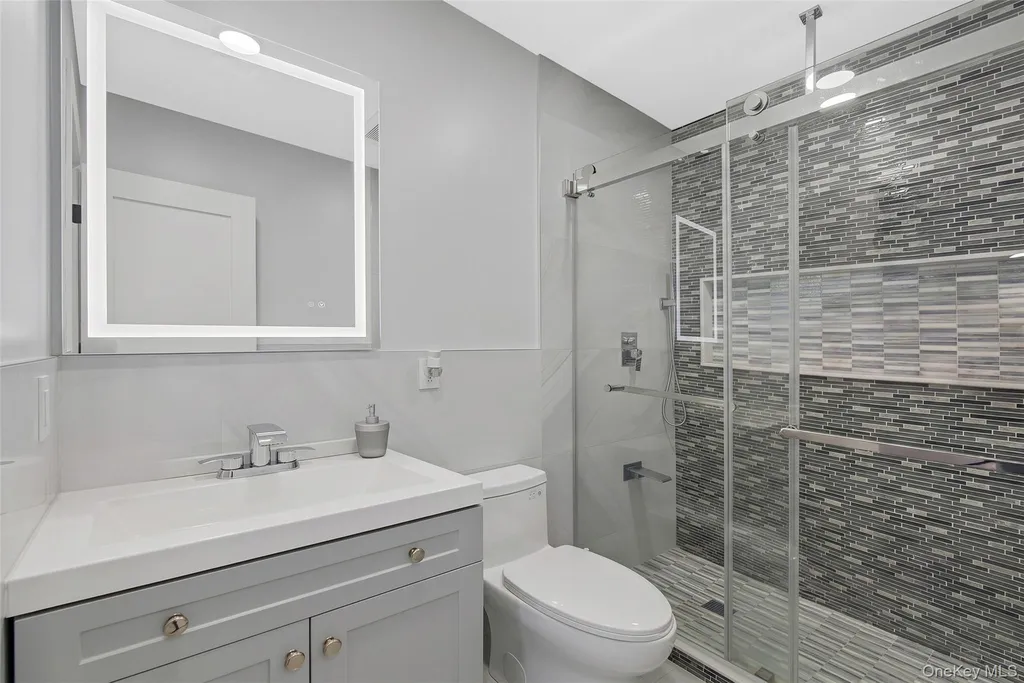 46 Oakland Avenue Central Islip NY 11722