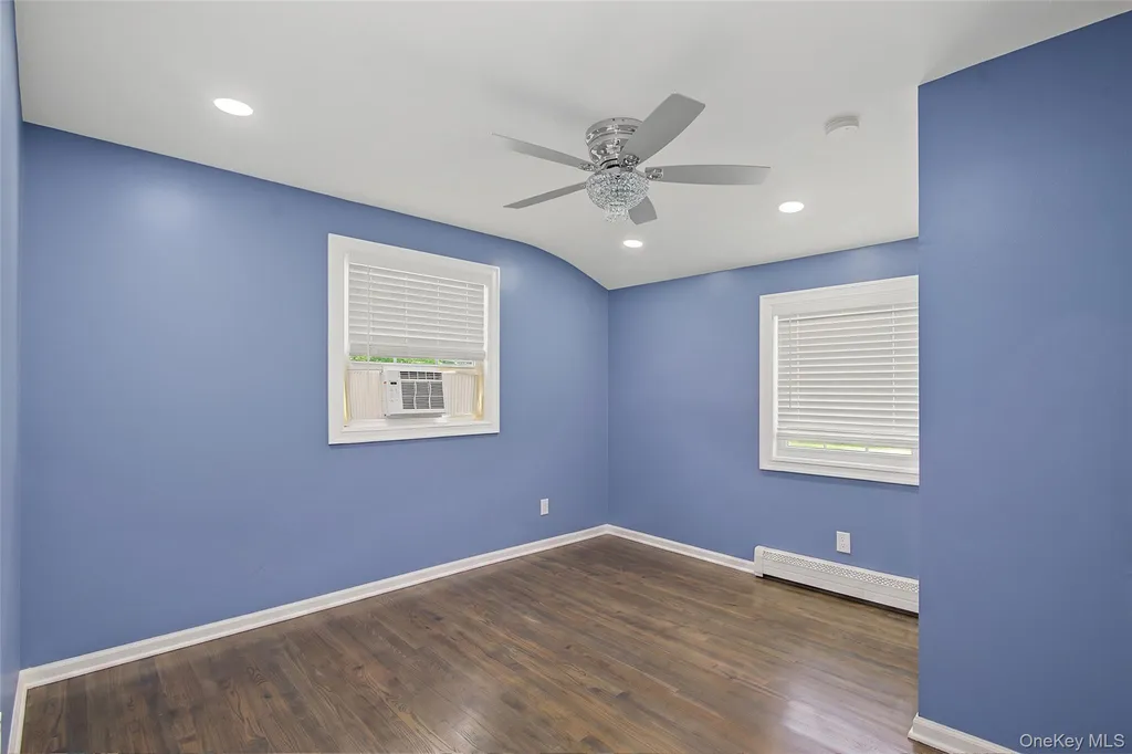 46 Oakland Avenue Central Islip NY 11722