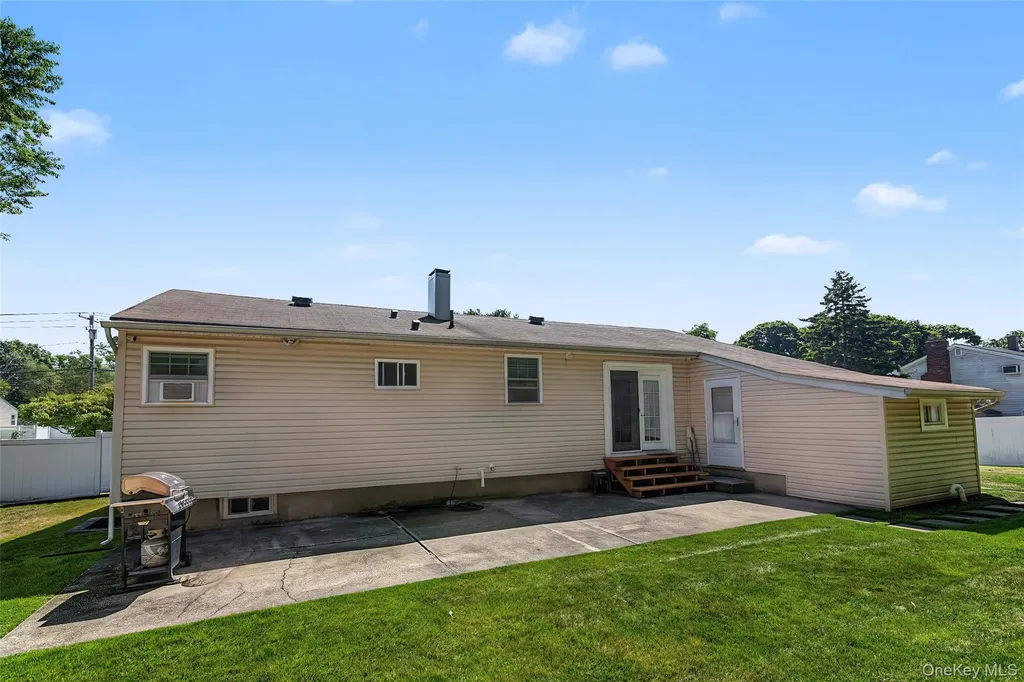 46 Oakland Avenue Central Islip NY 11722