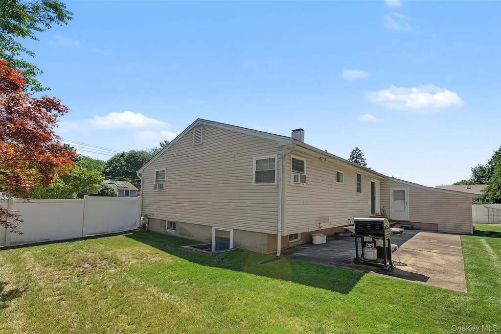 46 Oakland Avenue Central Islip NY 11722
