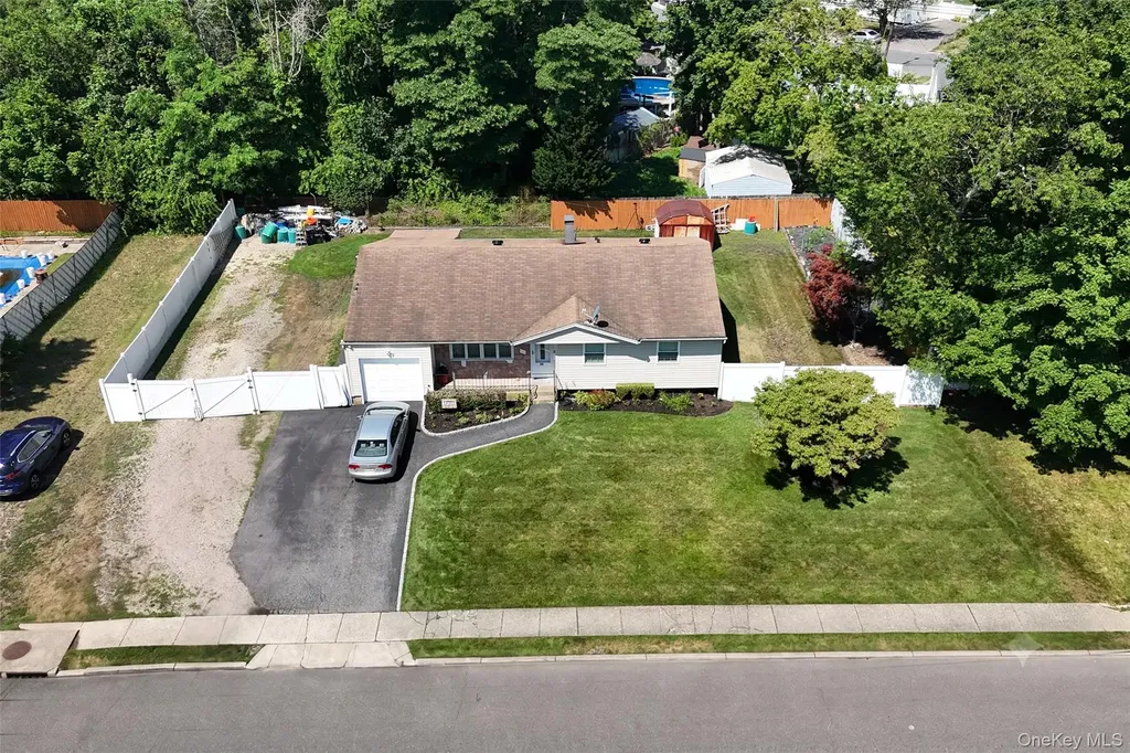 46 Oakland Avenue Central Islip NY 11722