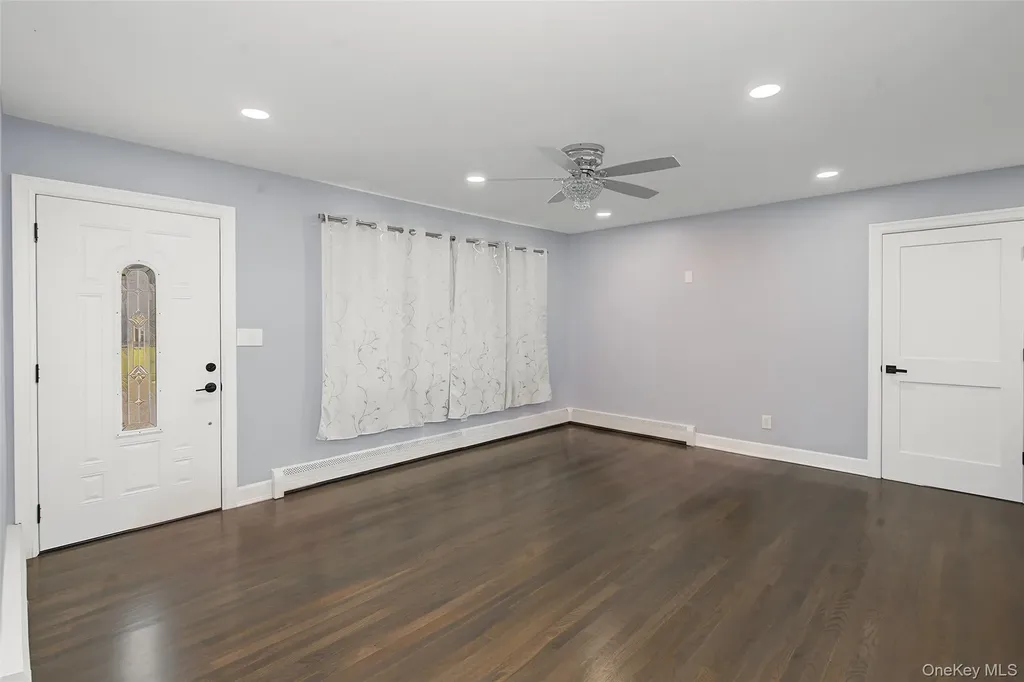 46 Oakland Avenue Central Islip NY 11722
