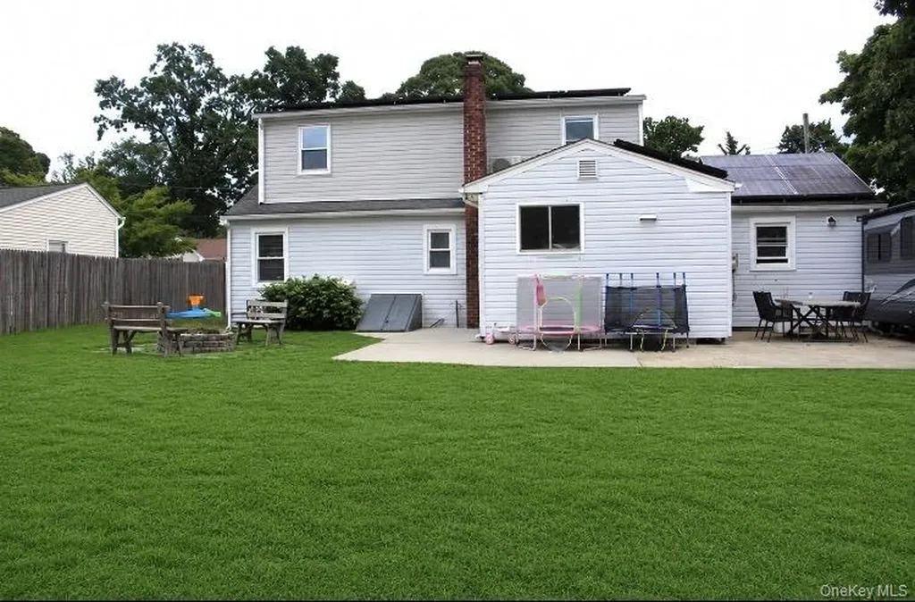 12 Carol Drive Lake Ronkonkoma NY 11779