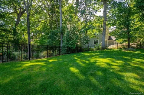 25 Shadow Lane Larchmont NY 10538