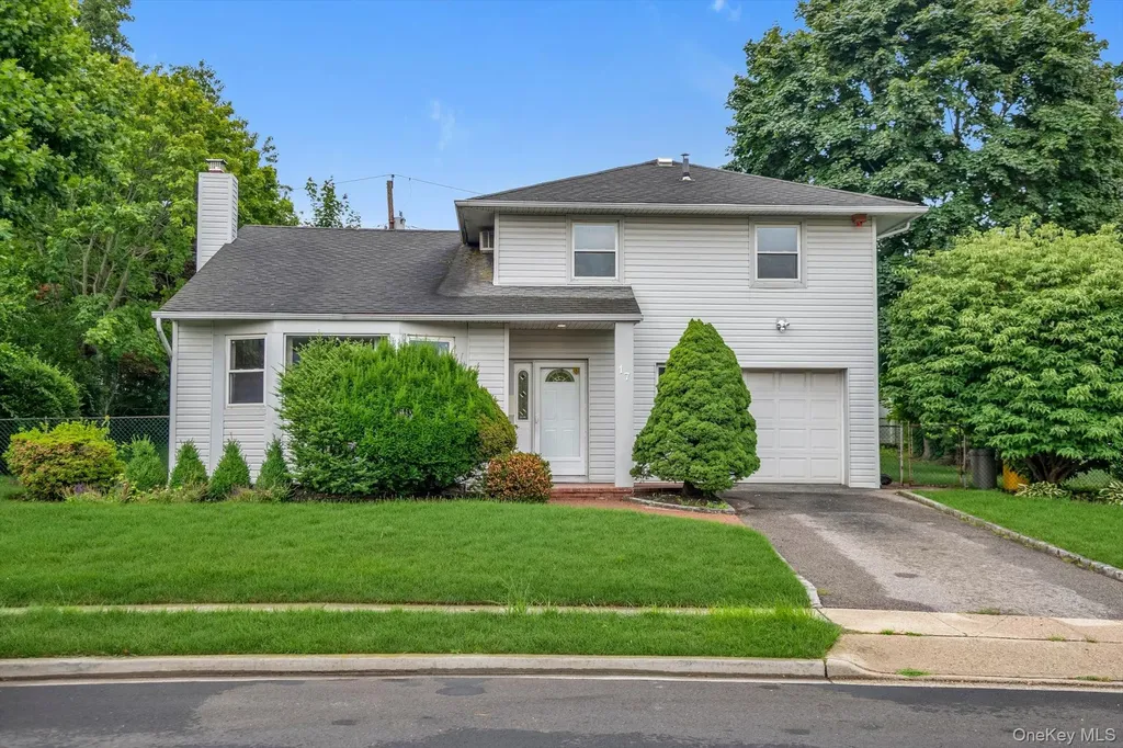 17 Fresno Drive Plainview NY 11803