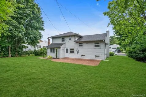 17 Fresno Drive Plainview NY 11803