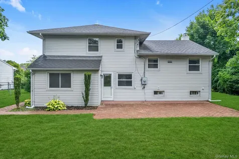17 Fresno Drive Plainview NY 11803