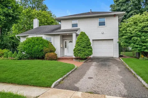 17 Fresno Drive Plainview NY 11803