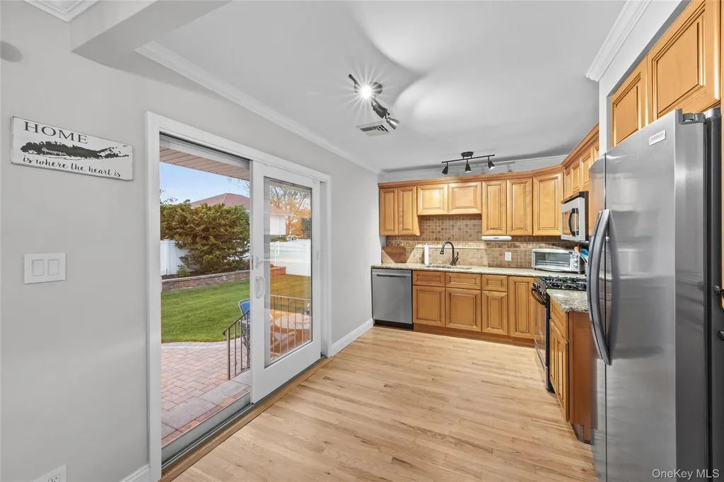 27 Nottinghill Drive Massapequa NY 11758