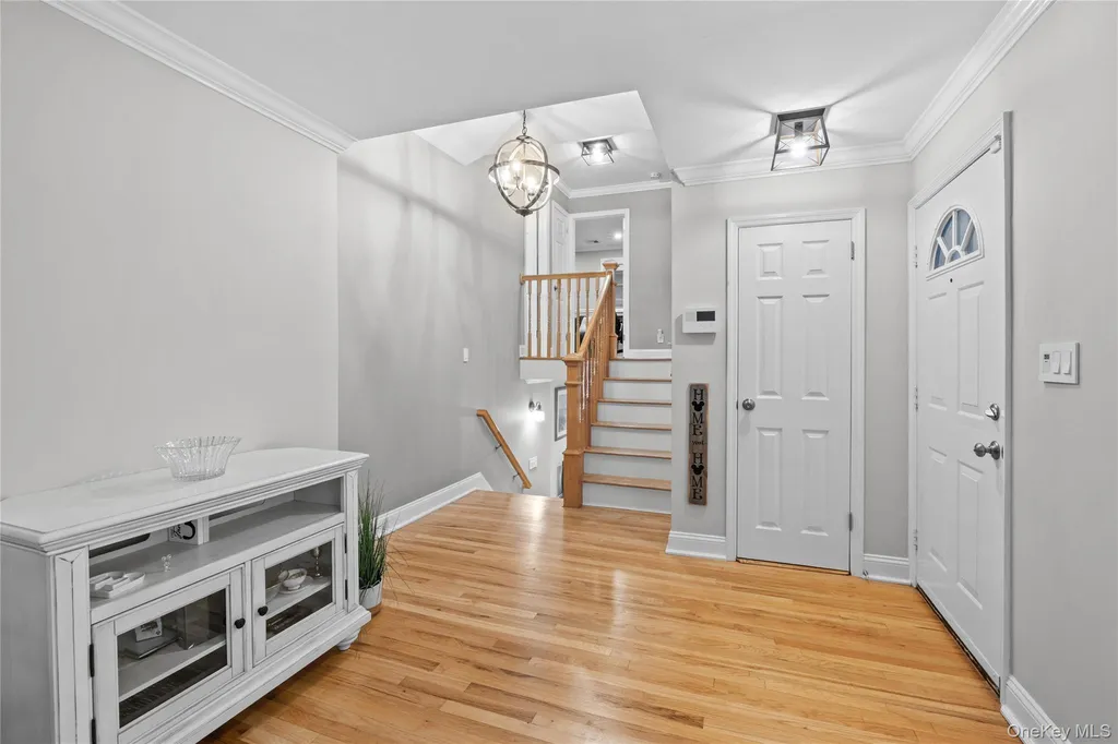 27 Nottinghill Drive Massapequa NY 11758
